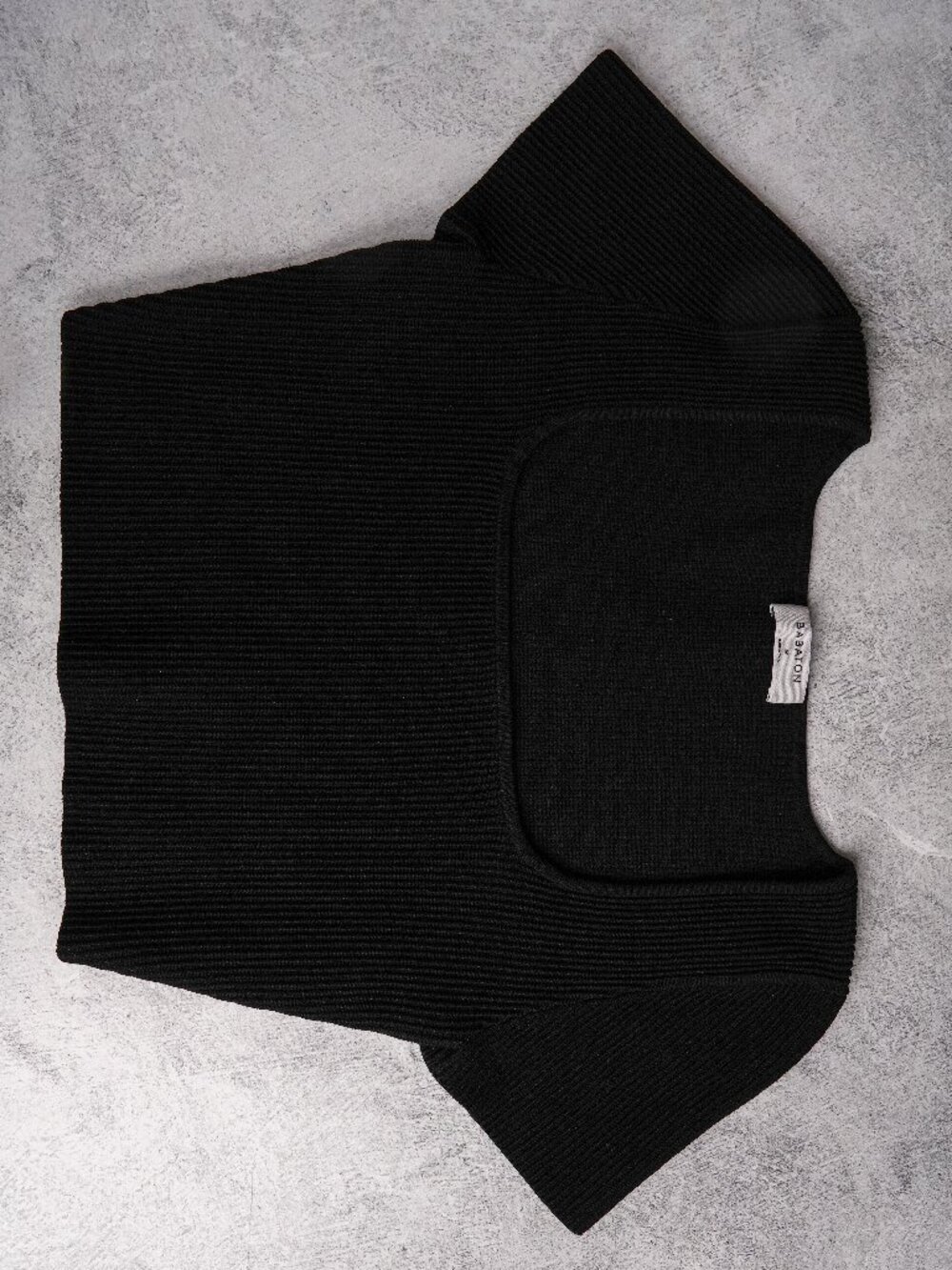 Babaton (Aritzia) Black Sculpt Cropped Top Size M